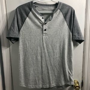❣️ 4/$20 - Grey Henley Short Sleeve Shirt